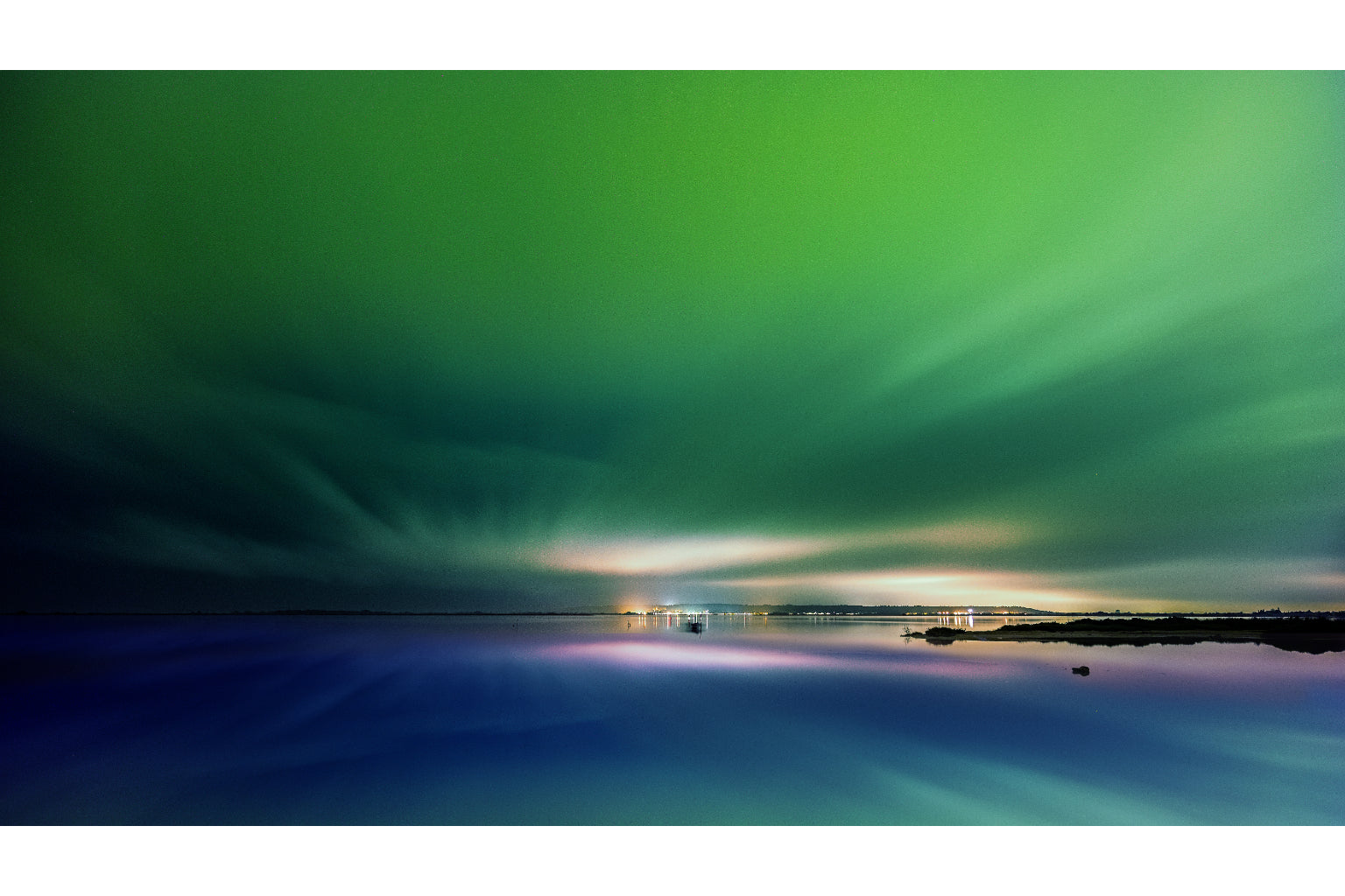 Green Blue Northern Lights Waters Canvas Art Wall Picture Or Gloss Print