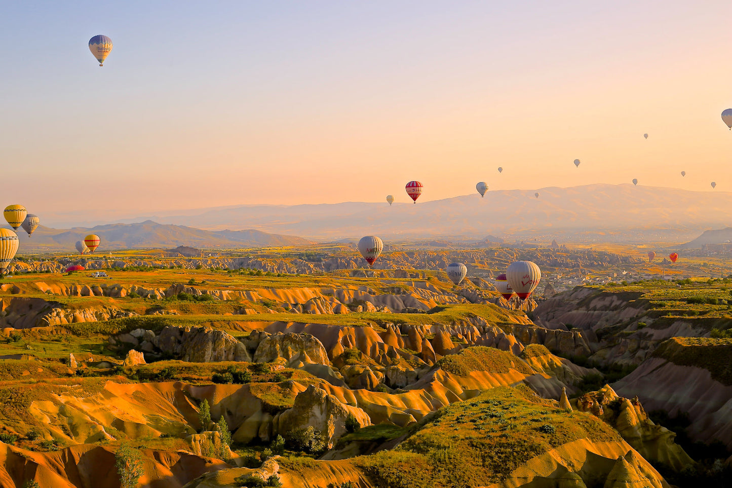 Green Mountain Hot Air Ballon Landscape Canvas Art Wall Picture Or Gloss Print